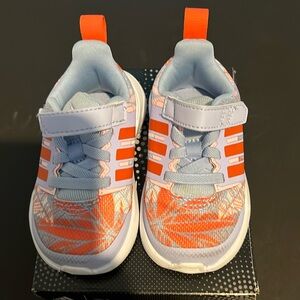 Adidas size 4 Moana Disney toddler shoes in excellent condition